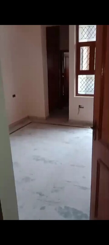 Room in 3 BHK Builder Floor at Ashoka Enclave Faridabad, Sector 34 – for Rent
