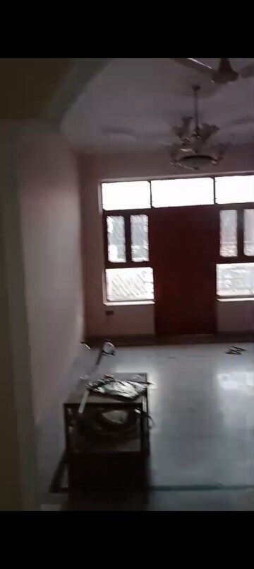 Room in 3 BHK Builder Floor at Ashoka Enclave Faridabad, Sector 34 – for Rent