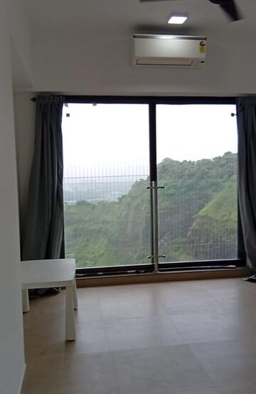 Room in 3 BHK Apartment at Kanakia Silicon Valley, Powai – for Rent