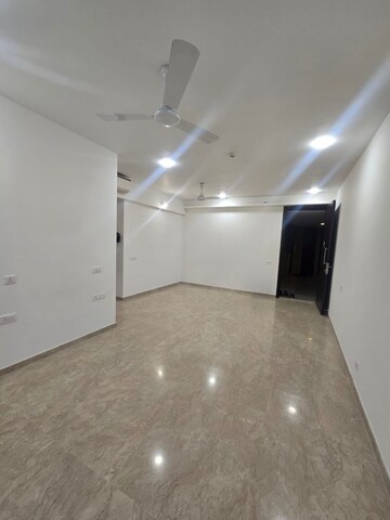 Room in 2 BHK Apartment at Hiranandani Atlantis, Powai – for Rent