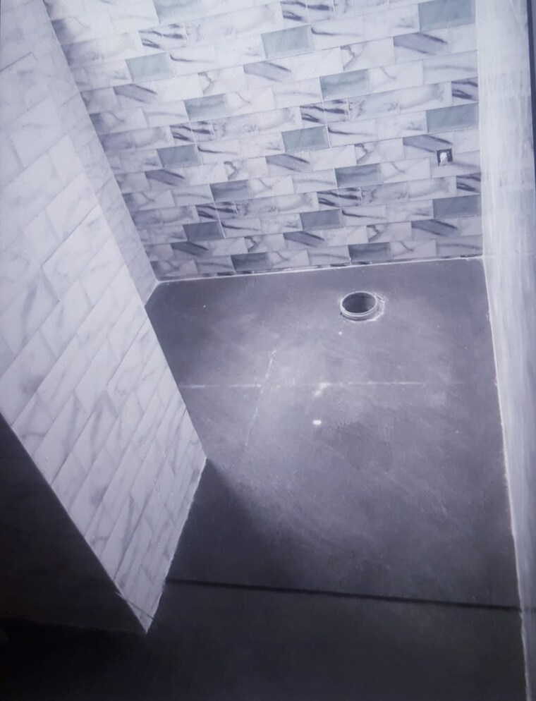 Bathroom, babupara 3 Bedroom 1300 Sq.Ft. Apartment In Babupara Siliguri 9183467