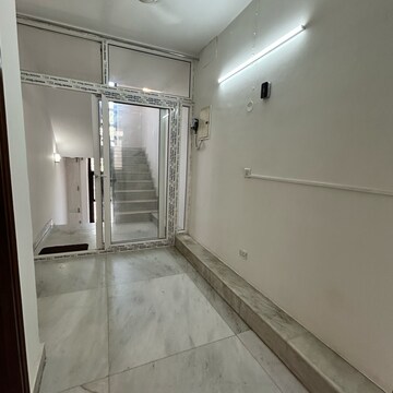 Room in 2 BHK Builder Floor at Ansal Plaza Sector-23, Carterpuri Village – for Rent
