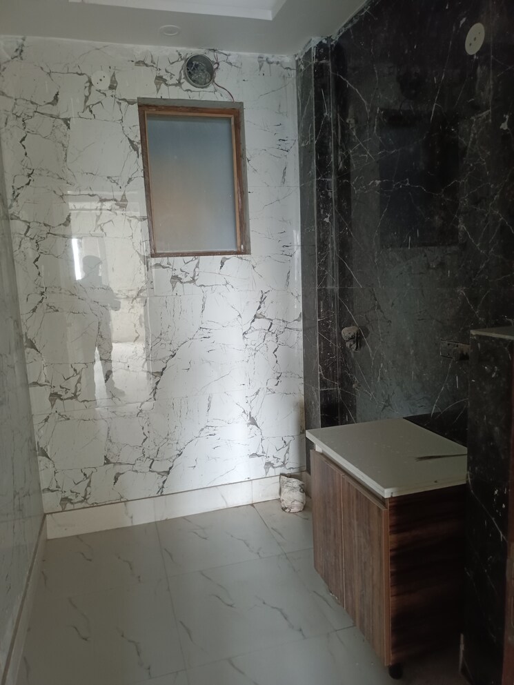 Bathroom, green fields colony 4 Bedroom 300 Sq.Yd. Builder Floor In Green Fields Colony Faridabad 9183602