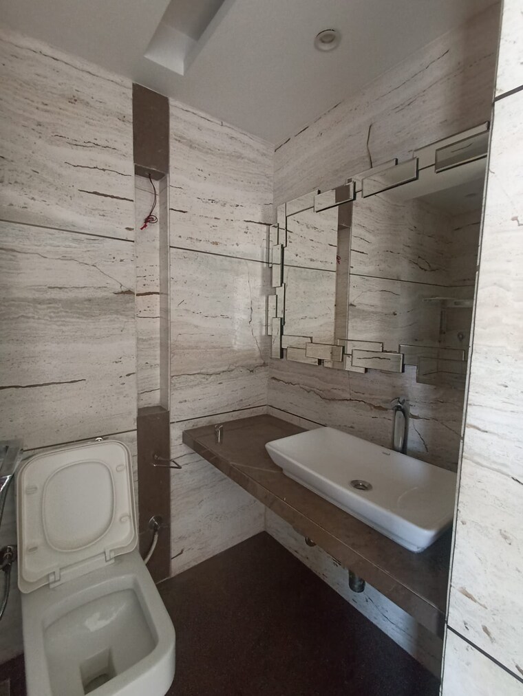 Bathroom, santacruz west 3 Bedroom 1005 Sq.Ft. Apartment In Santacruz West Mumbai 9183500