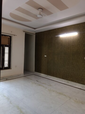 Room in 3 BHK Builder Floor at Green Fields Colony – for Rent