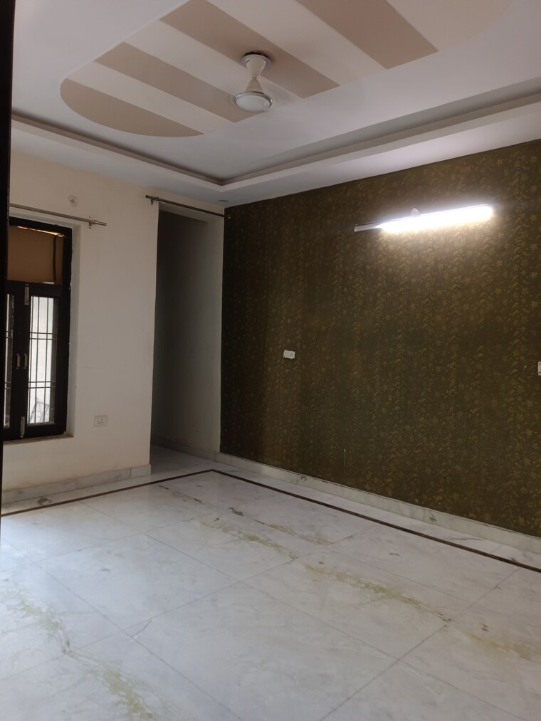 Room, green fields colony 3 Bedroom 200 Sq.Yd. Builder Floor In Green Fields Colony Faridabad 9183742