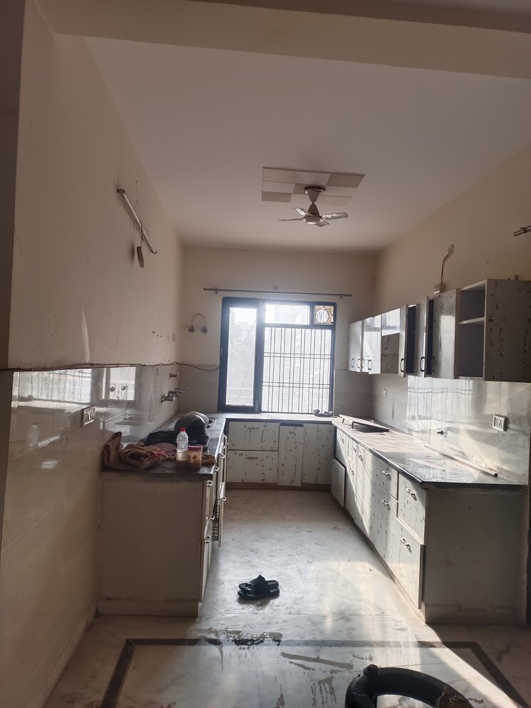 Kitchen, green fields colony 3 Bedroom 200 Sq.Yd. Builder Floor In Green Fields Colony Faridabad 9183742