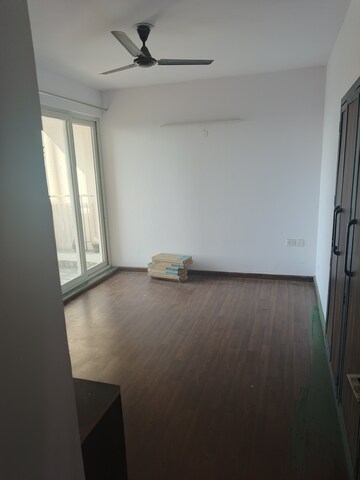 Room in 2 BHK Apartment at BPTP Discovery Park, Sector 80 – for Rent