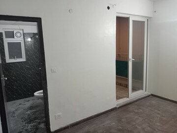 Room in 2 BHK Apartment at BPTP Discovery Park, Sector 80 – for Rent