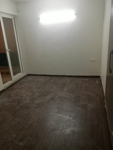 Room in 2 BHK Apartment at BPTP Discovery Park, Sector 80 – for Rent