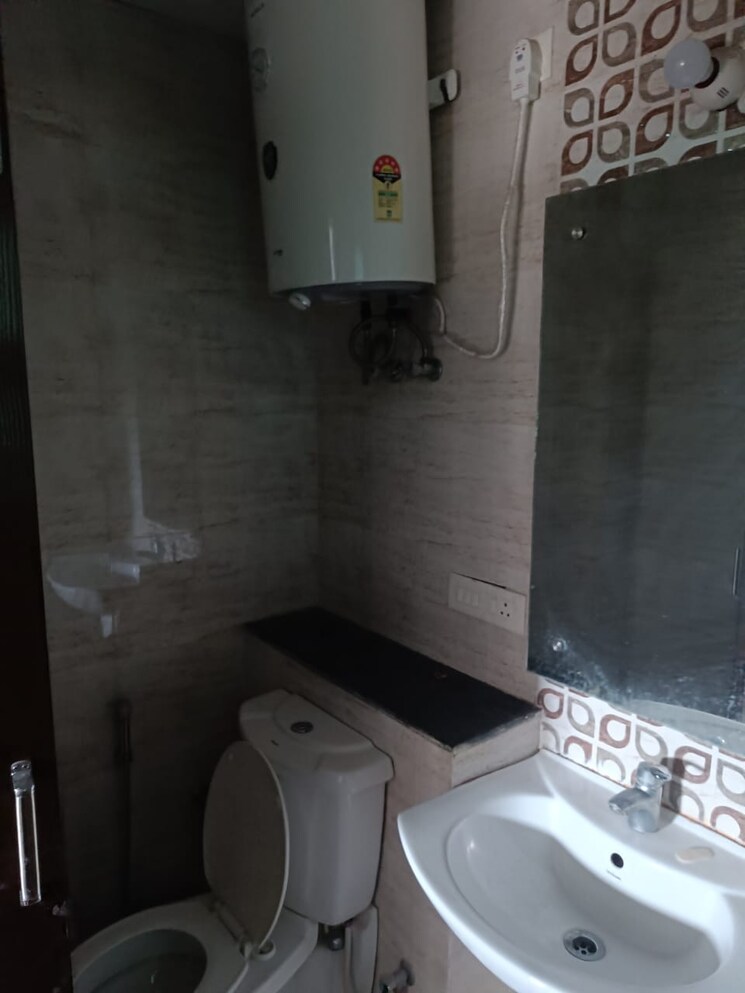 Bathroom, omaxe-silver-birch 3 Bedroom 1640 Sq.Ft. Builder Floor In North Mullanpur Chandigarh 9183771