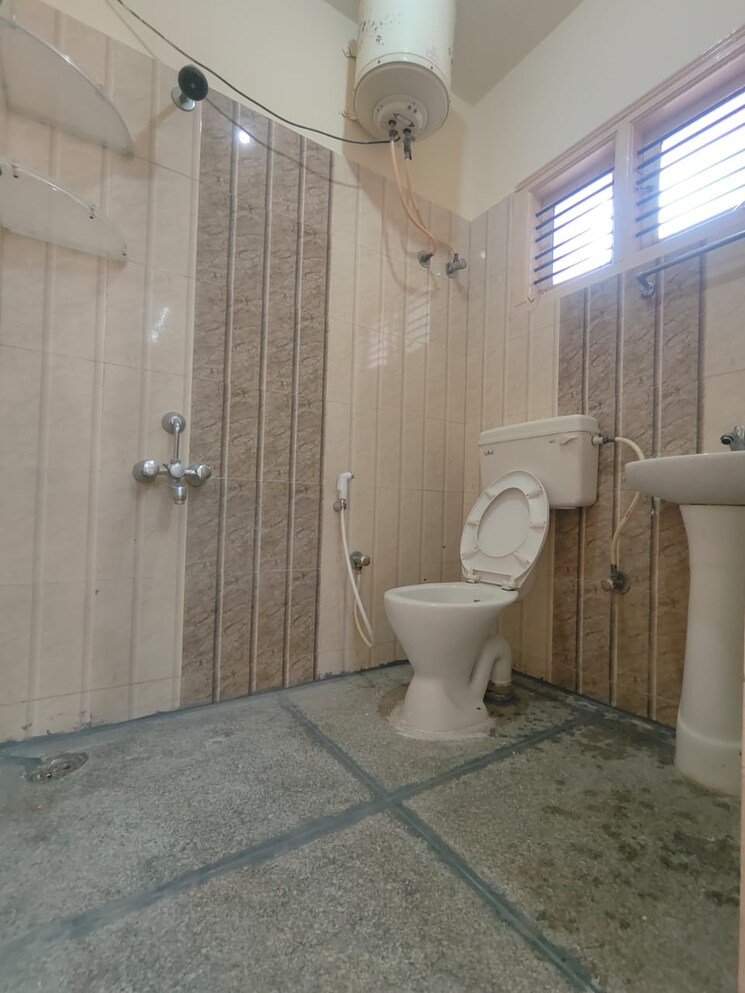 Bathroom, venkateshwara-nilaya-iti-layout 1 Bedroom 500 Sq.Ft. Builder Floor In Hsr Layout Bangalore 9183785