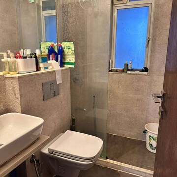 Bathroom in 2 BHK Apartment at Lokhandwala Complex, Lokhandwala Complex – for Rent