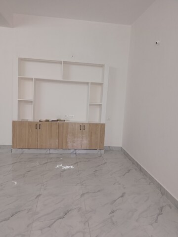 Room in 2 BHK Apartment at Manikonda – for Rent