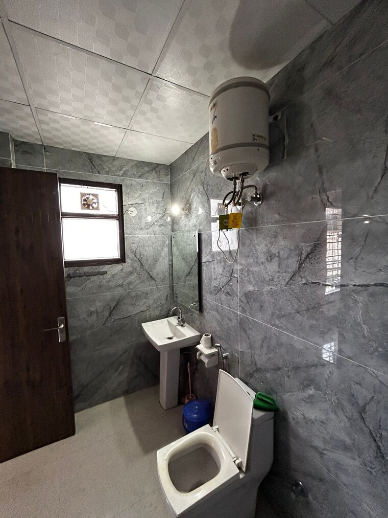 Bathroom, sector 45 1 Bedroom 752 Sq.Ft. Builder Floor In Sector 45 Gurgaon 9183854