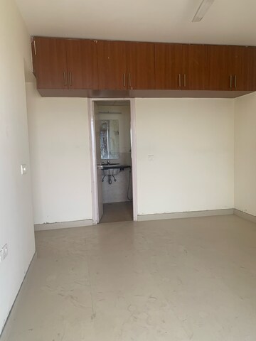 Room in 4 BHK Apartment at Piedmont Taksila Heights, Sector 37c – for Rent