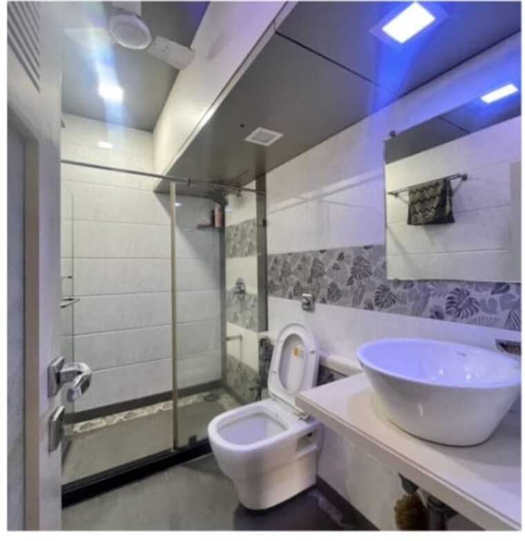 Bathroom, saidas-chs 3 Bedroom 1000 Sq.Ft. Apartment In Andheri West Mumbai 9183884
