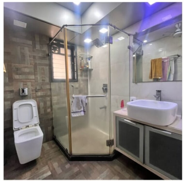 Bathroom, saidas-chs 3 Bedroom 1000 Sq.Ft. Apartment In Andheri West Mumbai 9183884
