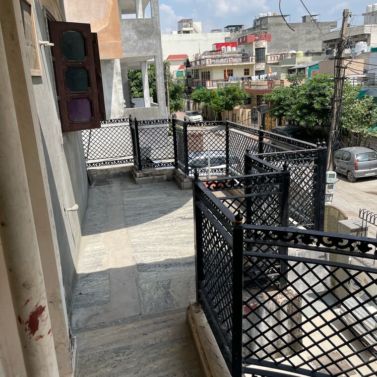 Balcony, sector 21d 6+ Bedroom 500 Sq.Yd. Villa In Sector 21d Faridabad 9183870