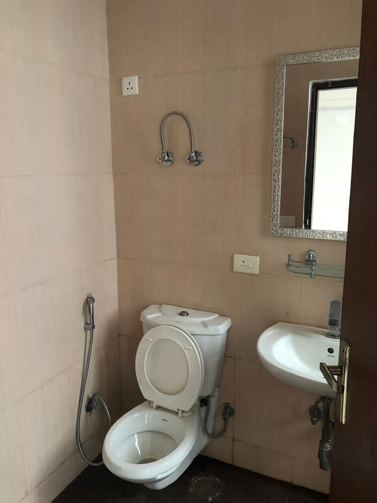 Bathroom, ramprastha-city-the-atrium 3 Bedroom 1285 Sq.Ft. Apartment In Sector 37d Gurgaon 9183876