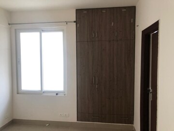 Room in 3 BHK Apartment at Ramprastha City The Atrium, Sector 37d – for Rent