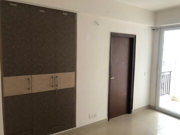 Room in 3 BHK Apartment at Ramprastha City The Atrium, Sector 37d – for Rent