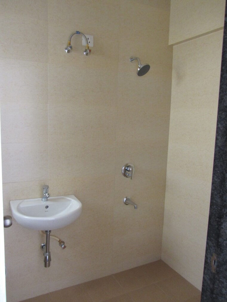 Bathroom, kishor-platinum-towers 2 Bedroom 1023 Sq.Ft. Apartment In Wakad Pune 9183871
