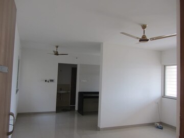 Room in 2 BHK Apartment at Kishor Platinum Towers, Wakad – for Rent