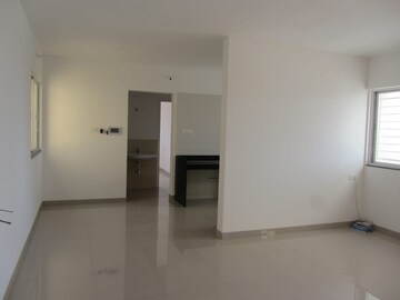 Room in 2 BHK Apartment at Kishor Platinum Towers, Wakad – for Rent