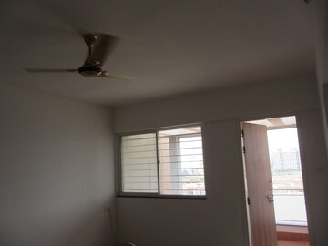 Room in 2 BHK Apartment at Kishor Platinum Towers, Wakad – for Rent