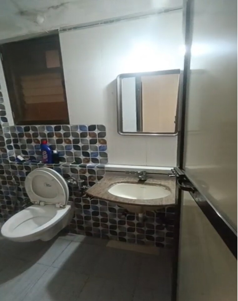 Bathroom, kukreja-sai-deep 2 Bedroom 845 Sq.Ft. Apartment In Chembur Mumbai 9183323