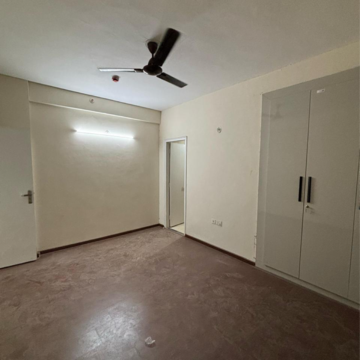 Room in 3.5 BHK Apartment at Imperia Esfera, Garoli Kalan – for Rent
