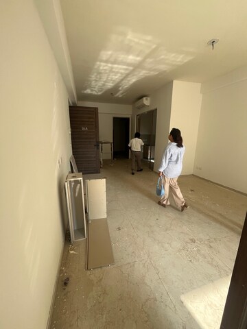 Parking in 3 BHK Apartment at Smart World Orchard, Sector 61 – for Rent