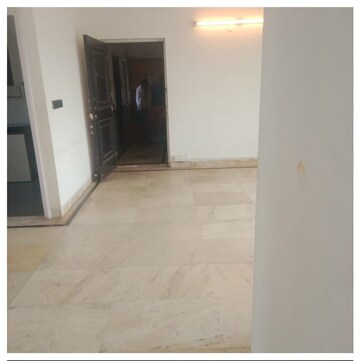 Room in 2 BHK Apartment at Brookhill Tower, Andheri West – for Rent
