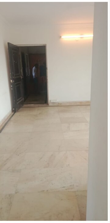 Room in 2 BHK Apartment at Brookhill Tower, Andheri West – for Rent