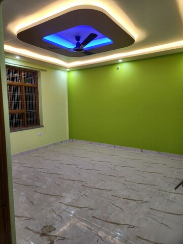 Bedroom in 2 BHK Builder Floor at Gomti Nagar – for Rent
