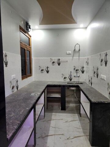 Kitchen in 2 BHK Builder Floor at Gomti Nagar – for Rent