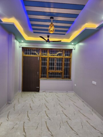 Bedroom in 2 BHK Builder Floor at Gomti Nagar – for Rent