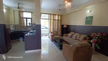 Living Room in 2.5 BHK Apartment at Parsvnath Royale Floors, Uattardhona – for Rent