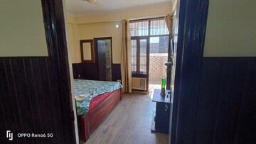 Bedroom in 2.5 BHK Apartment at Parsvnath Royale Floors, Uattardhona – for Rent