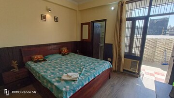 Bedroom in 2.5 BHK Apartment at Parsvnath Royale Floors, Uattardhona – for Rent