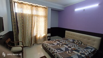 Bedroom in 2.5 BHK Apartment at Parsvnath Royale Floors, Uattardhona – for Rent