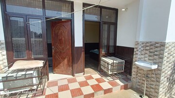 Bedroom in 2.5 BHK Apartment at Parsvnath Royale Floors, Uattardhona – for Rent