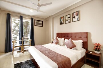 Bedroom in 2.5 BHK Apartment at Suncity Essel Tower, Sector 28 – for Rent