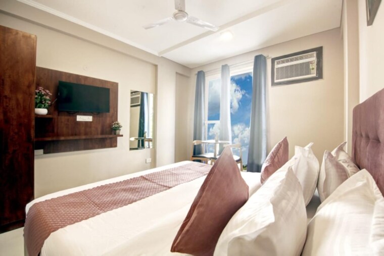 Living Room, suncity-essel-tower 2.5 Bedroom 1550 Sq.Ft. Apartment In Sector 28 Gurgaon 9184104