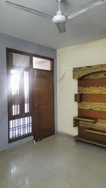 Room in 2.5 BHK Apartment at SRS Royal Hills, Sector 87 – for Rent