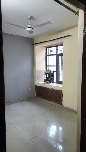 Room in 2.5 BHK Apartment at SRS Royal Hills, Sector 87 – for Rent