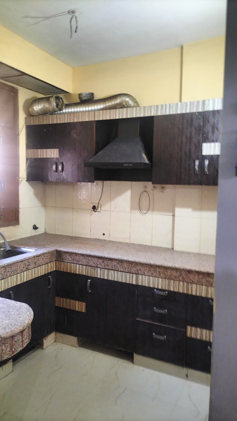 Kitchen, srs-royal-hills 2.5 Bedroom 1500 Sq.Ft. Apartment In Sector 87 Faridabad 9184087