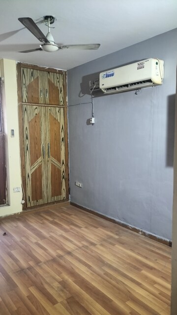 Room in 2.5 BHK Apartment at SRS Royal Hills, Sector 87 – for Rent