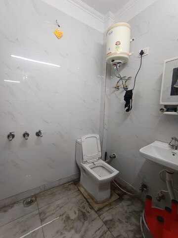 Bathroom in 2.5 BHK Apartment at Sunder Apartment, Paschim Vihar – for Rent
